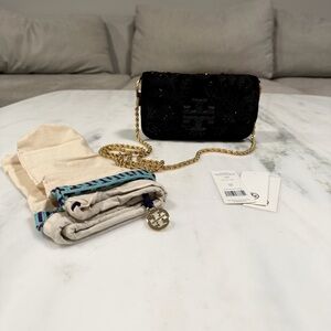 Tory Burch Eleanor Embroidered Velvet Small Convertible
Shoulder Bag